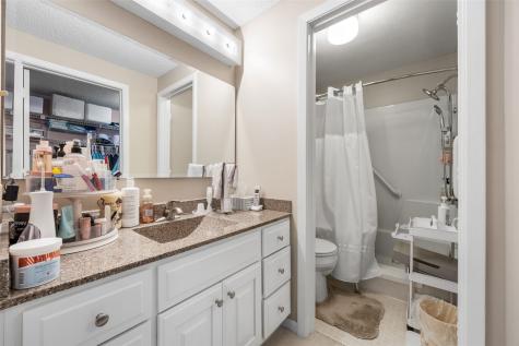 2131 1st Avenue Cedar Rapids IA 52402