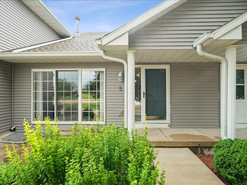 935 74th Street NE Cedar Rapids IA 52402