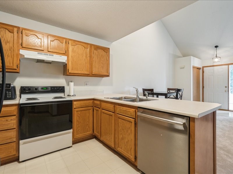 935 74th Street NE Cedar Rapids IA 52402