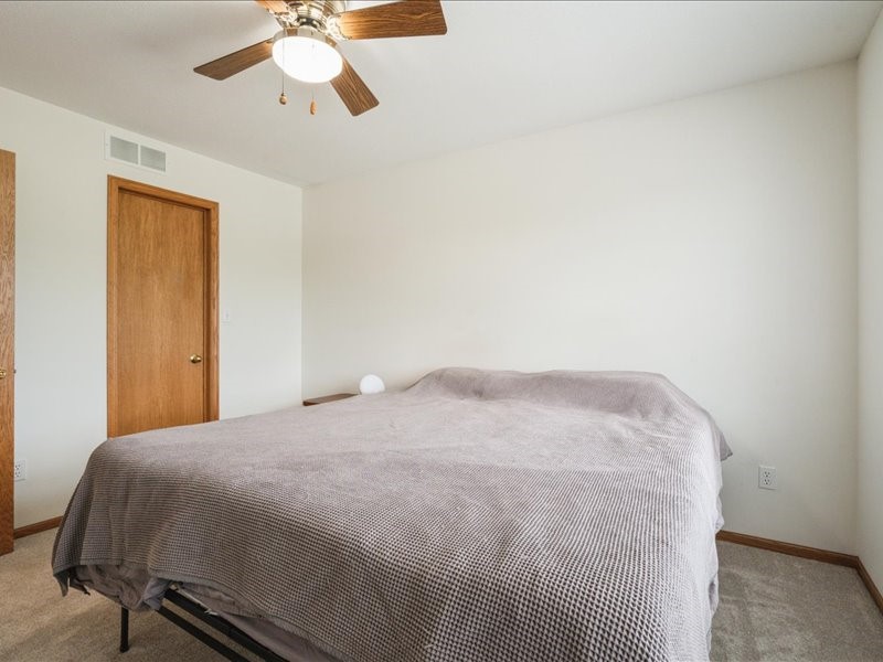 935 74th Street NE Cedar Rapids IA 52402