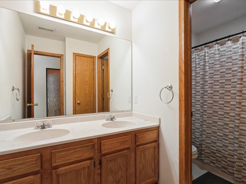 935 74th Street NE Cedar Rapids IA 52402