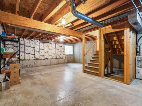 935 74th Street NE Cedar Rapids IA 52402