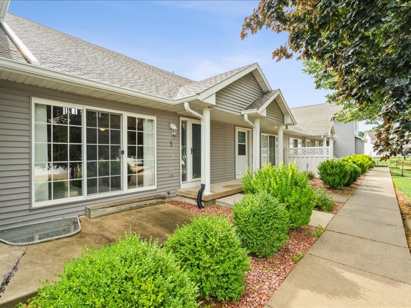 935 74th Street NE Cedar Rapids IA 52402