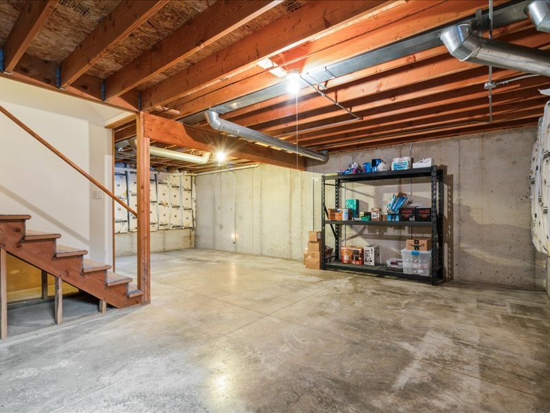 935 74th Street NE Cedar Rapids IA 52402