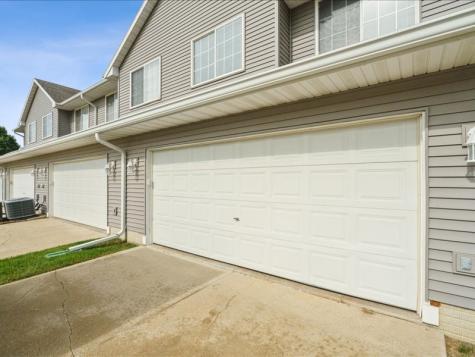 935 74th Street NE Cedar Rapids IA 52402