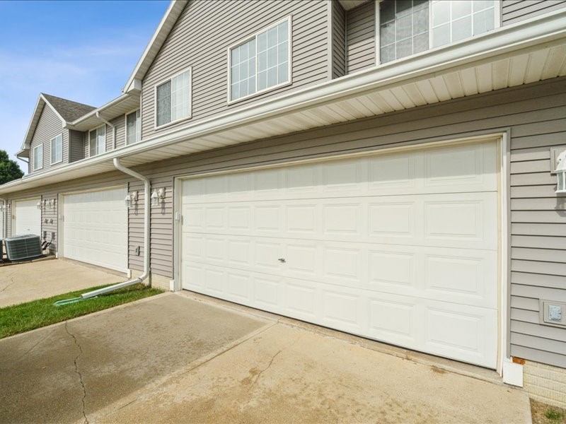 935 74th Street NE Cedar Rapids IA 52402