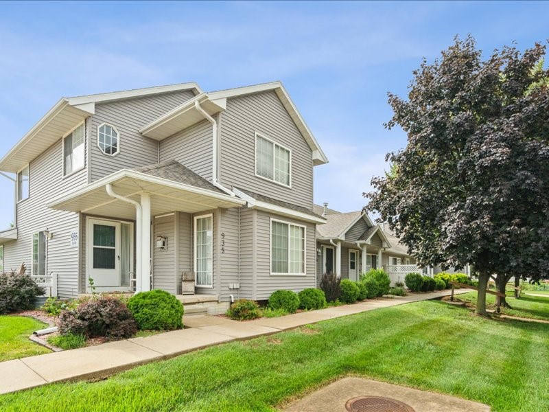 935 74th Street NE Cedar Rapids IA 52402