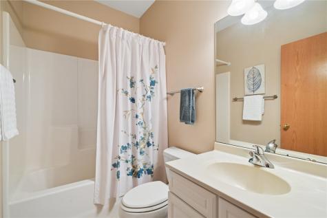 808 Winterberry Place NE Cedar Rapids IA 52402
