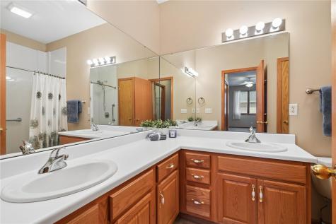 808 Winterberry Place NE Cedar Rapids IA 52402