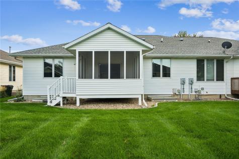 808 Winterberry Place NE Cedar Rapids IA 52402