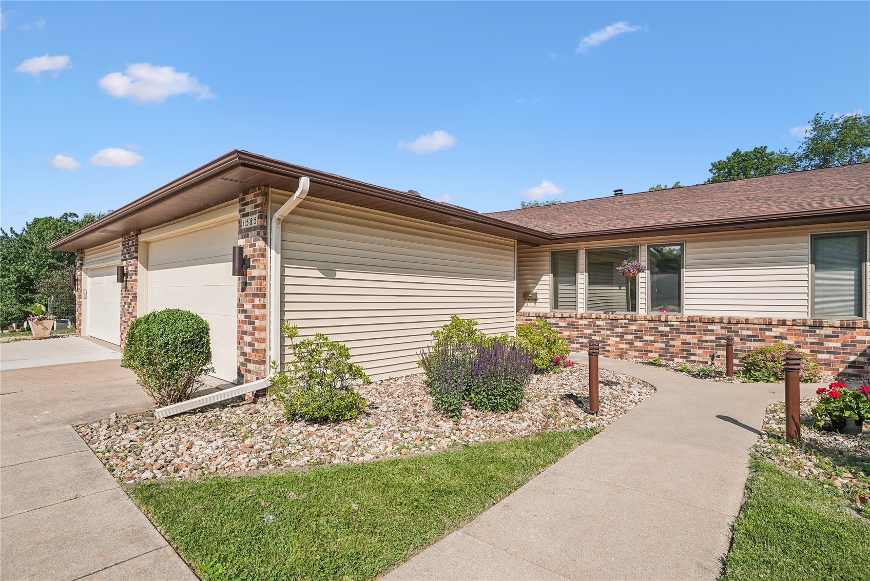 1585 Matterhorn Drive NE Cedar Rapids IA 52402