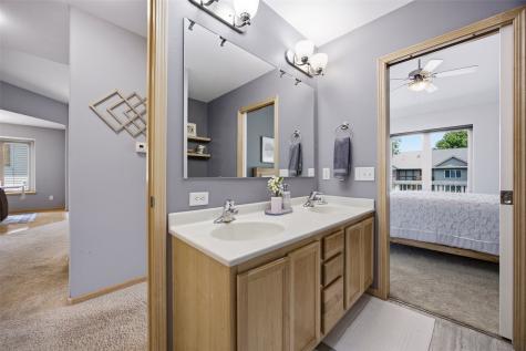 118 Broadmoor Lane Iowa City IA 52245