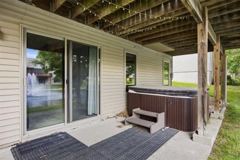 118 Broadmoor Lane Iowa City IA 52245