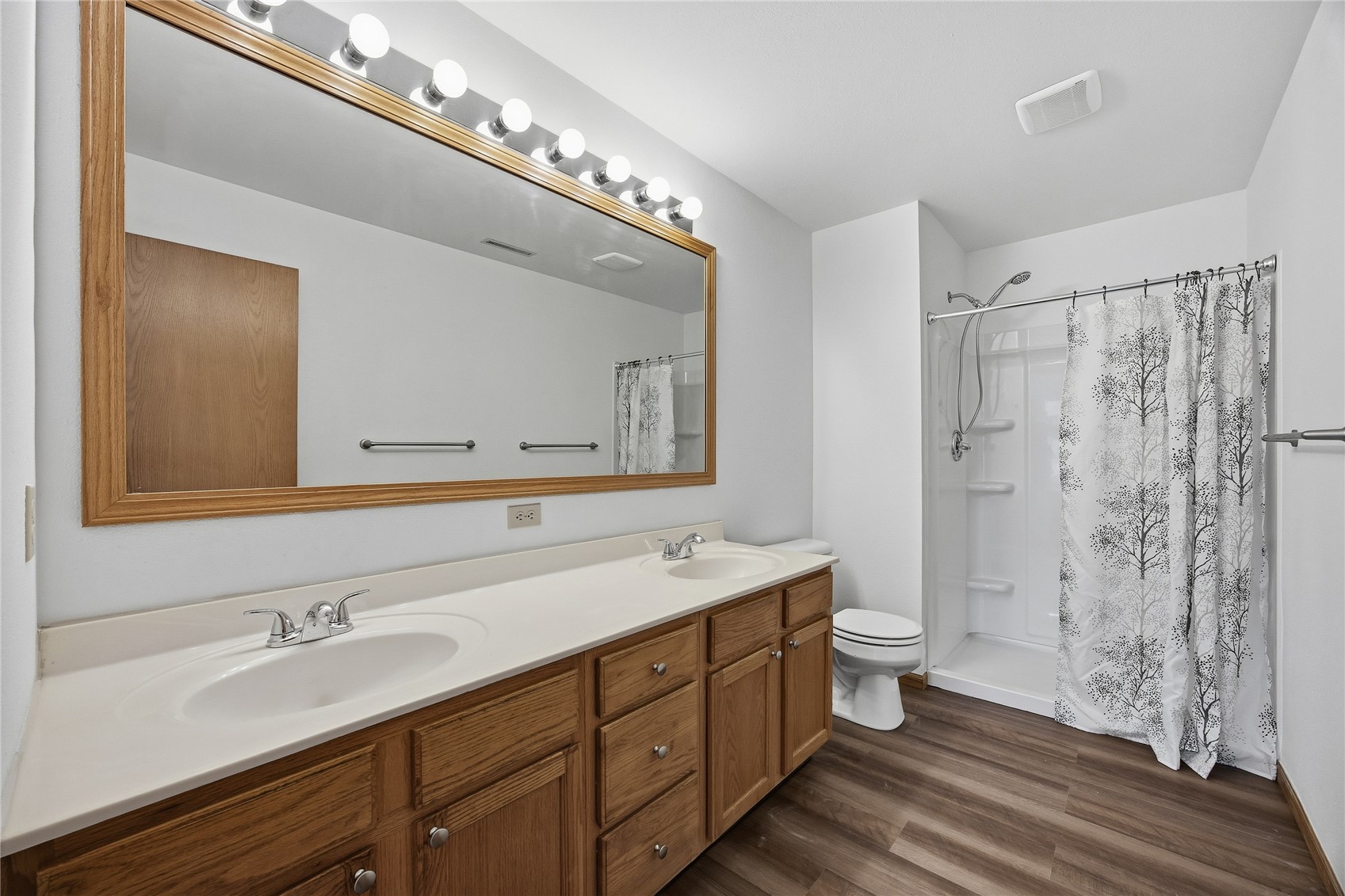 1224 Litchfield Drive Hiawatha IA 52233
