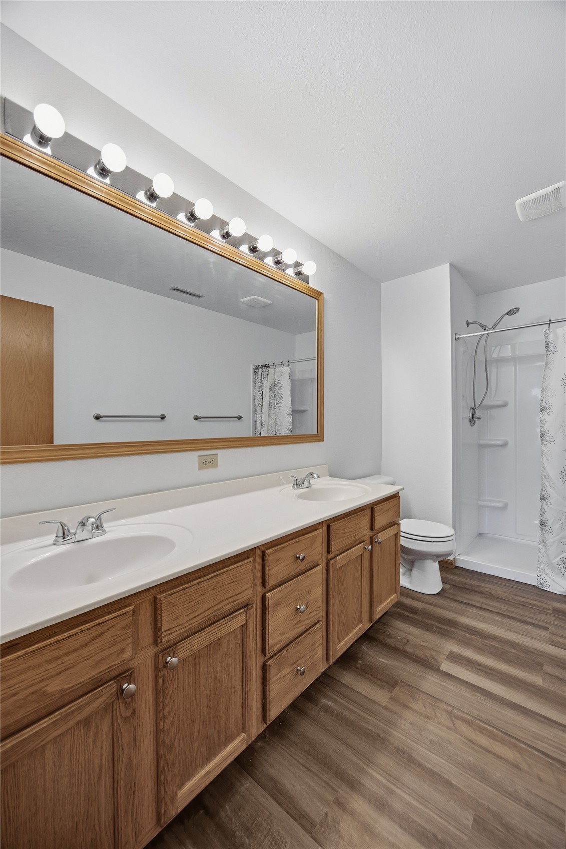 1224 Litchfield Drive Hiawatha IA 52233