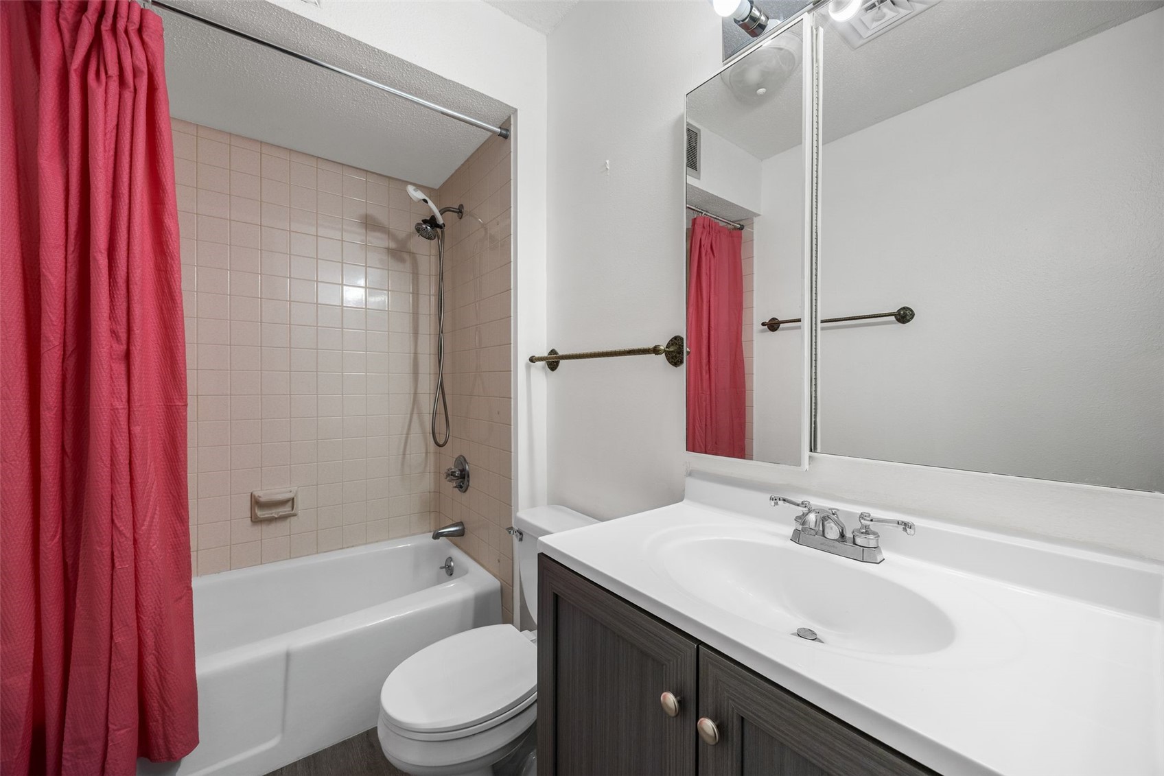 5711 Golden Court NE Cedar Rapids IA 52402