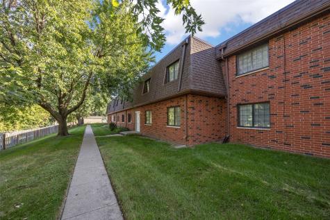 5711 Golden Court NE Cedar Rapids IA 52402