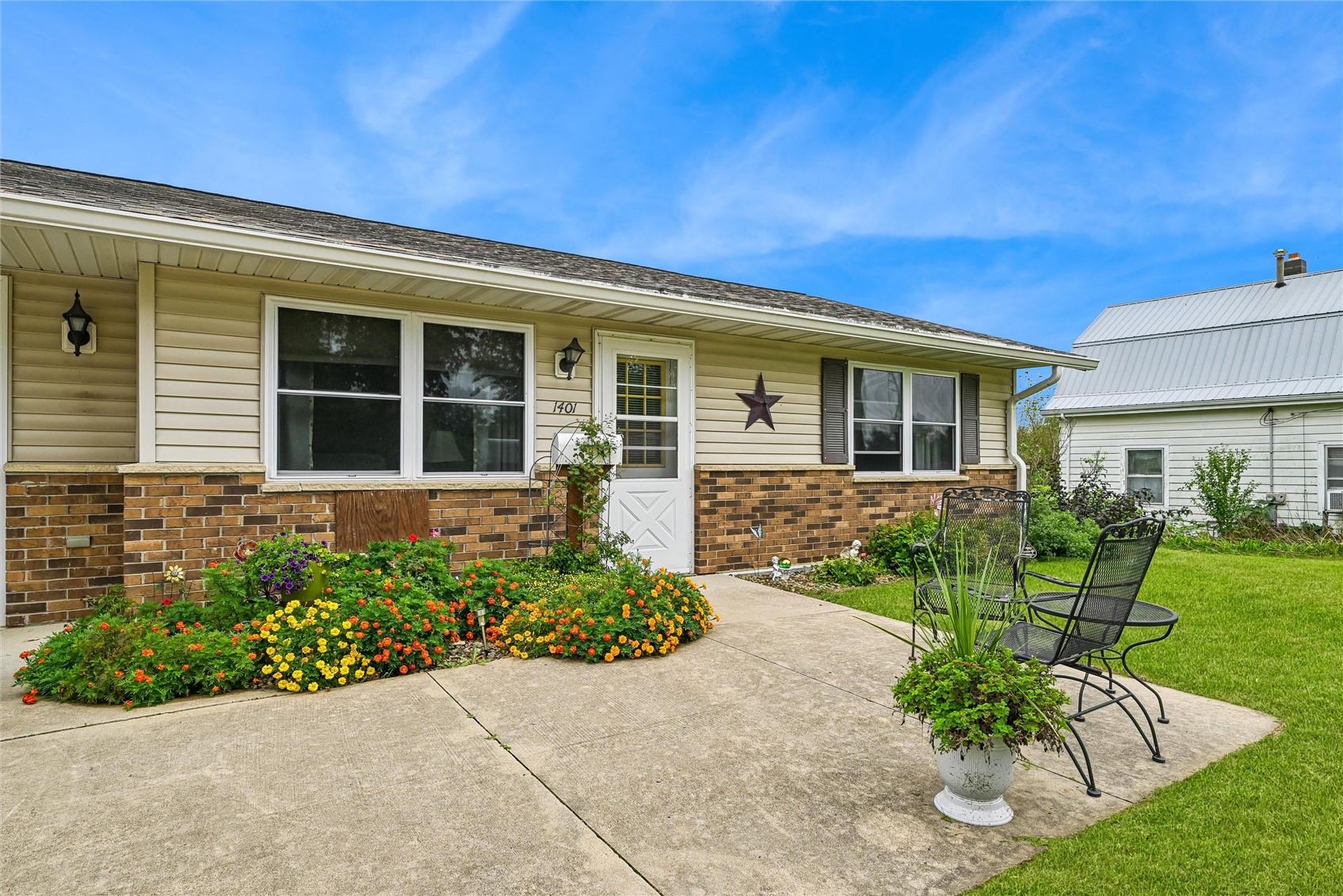 1401 13th Avenue Belle Plaine IA 52208