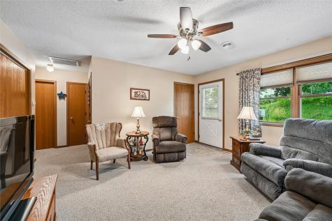 1401 13th Avenue Belle Plaine IA 52208