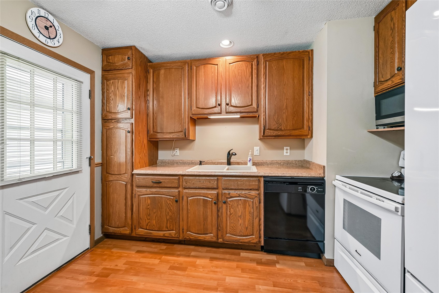 1401 13th Avenue Belle Plaine IA 52208
