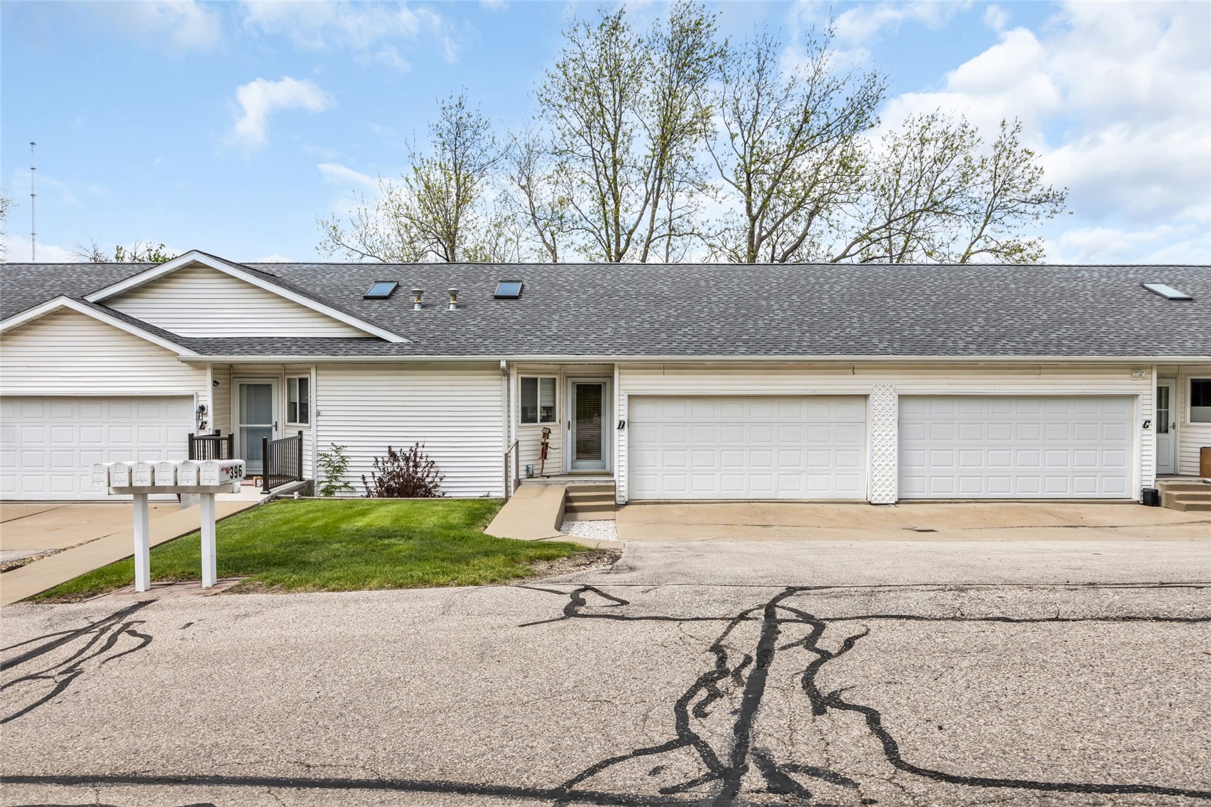 396 Teakwood Lane Cedar Rapids IA 52402