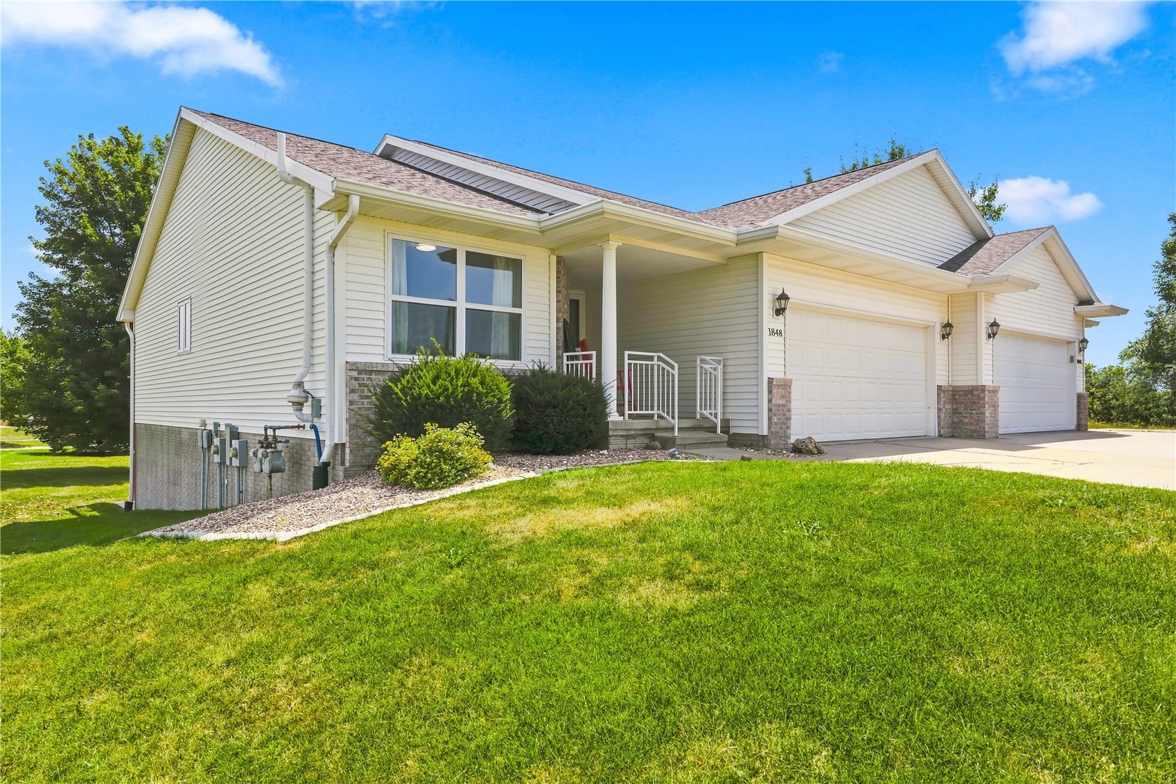 1848 Comisky Court Ely IA 52227