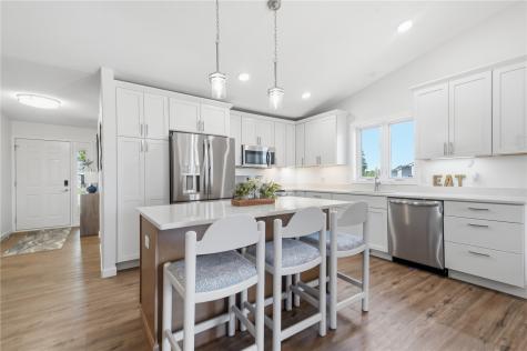 1848 Comisky Court Ely IA 52227
