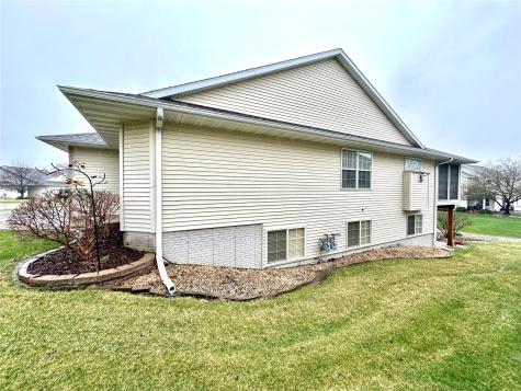 6720 Waterview Drive SW Cedar Rapids IA 52404