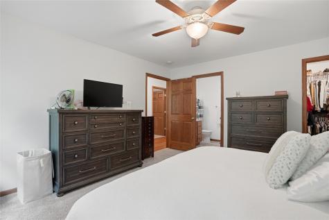 568 Meadow Oak Circle Fairfax IA 52228