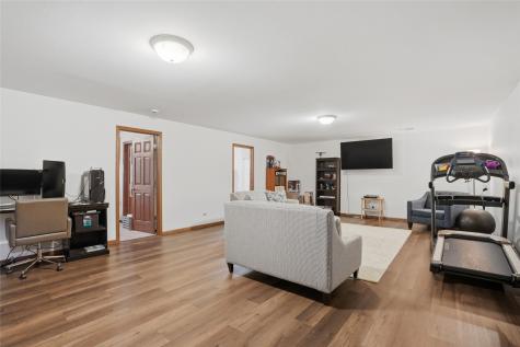 568 Meadow Oak Circle Fairfax IA 52228