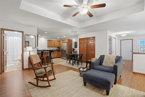 568 Meadow Oak Circle Fairfax IA 52228