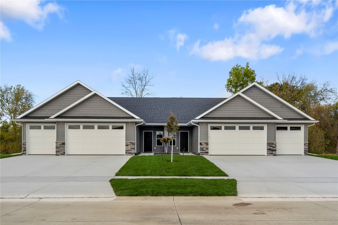 875 Miles Street Robins IA 52328