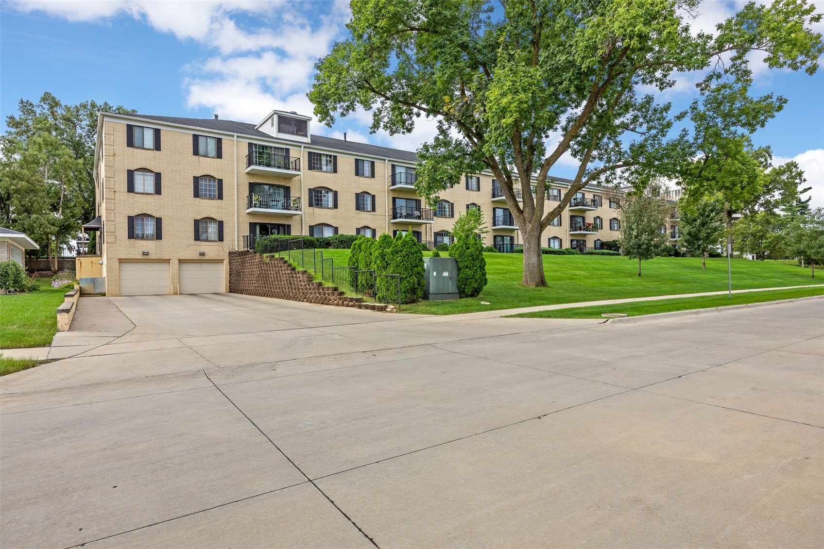 130 Thompson Drive SE Cedar Rapids IA 52403