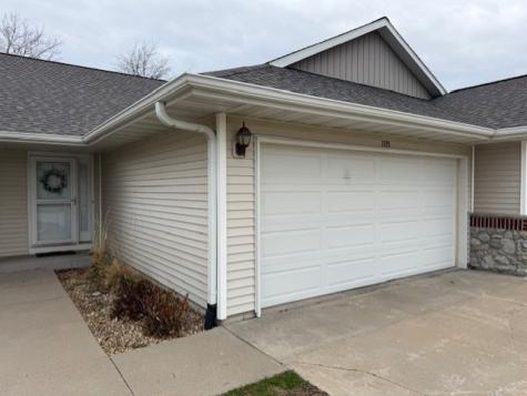 1335 Crescent View NE Cedar Rapids IA 52402