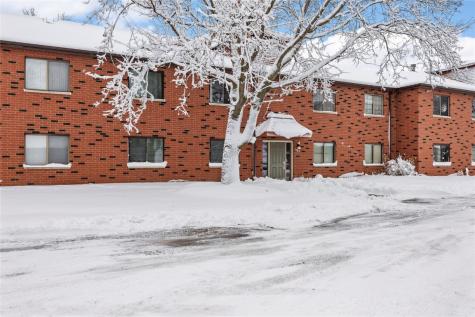 402 Teakwood Lane NE Cedar Rapids IA 52402