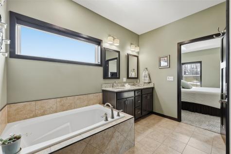 317 Wolfe Lane NE Mt Vernon IA 52314