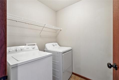 107 Woodstone Lane SW Cedar Rapids IA 52404