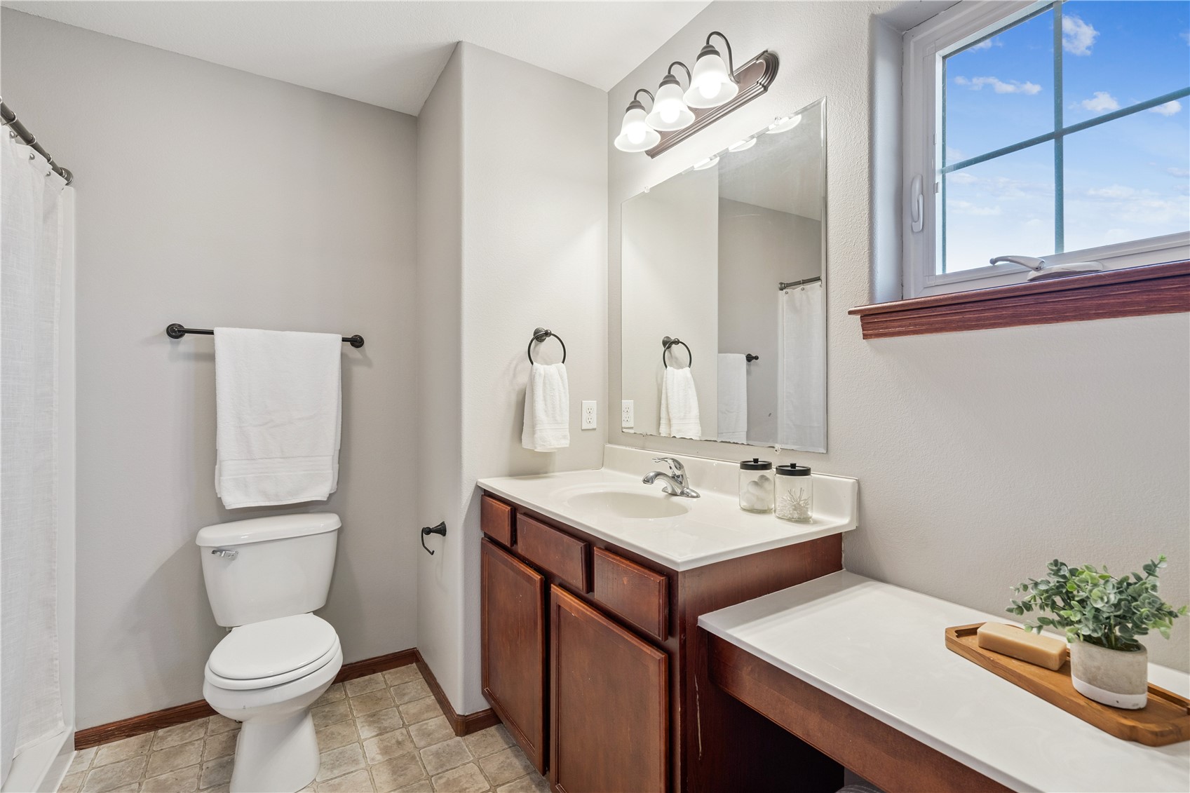 107 Woodstone Lane SW Cedar Rapids IA 52404