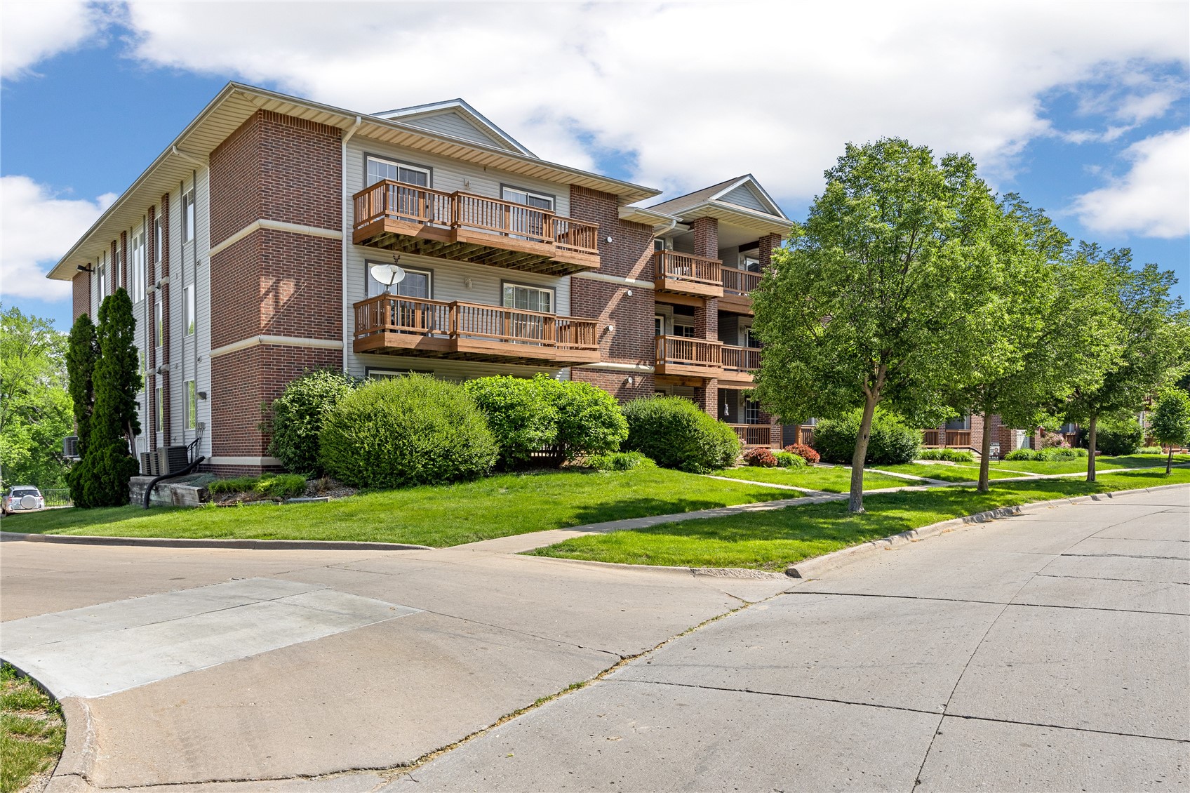 534 West Side Drive Iowa City IA 52246