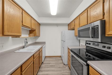 534 West Side Drive Iowa City IA 52246