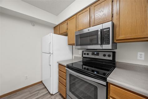 534 West Side Drive Iowa City IA 52246