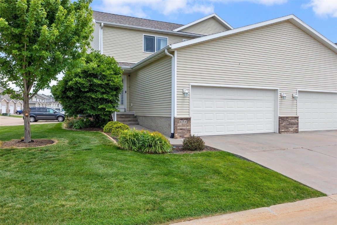 658 Secretariat Lane Fairfax IA 52228