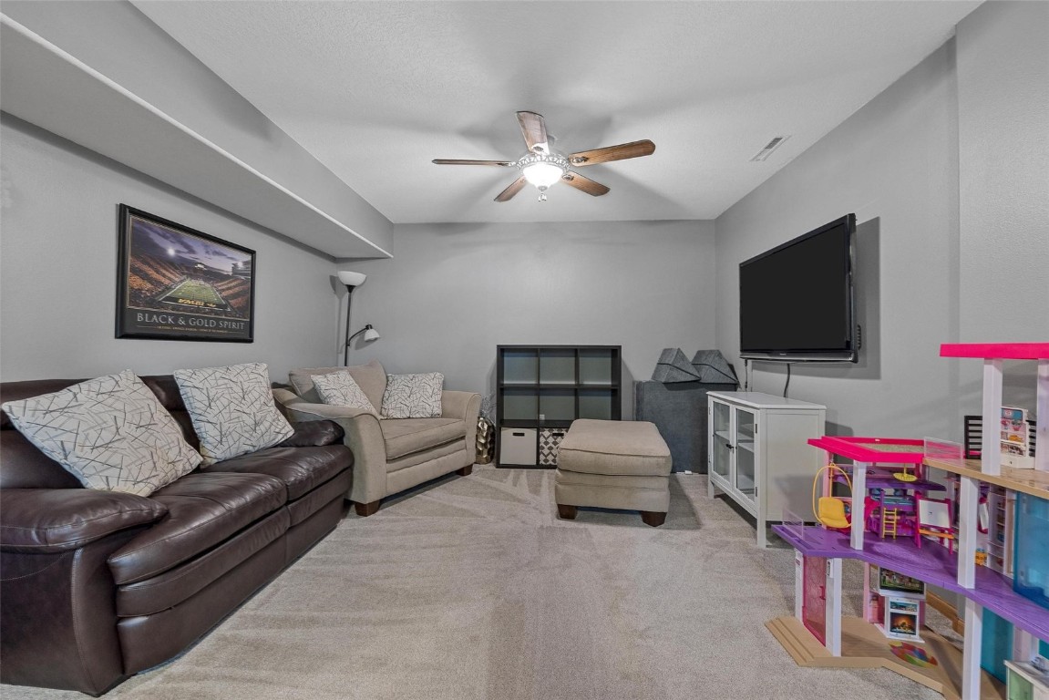 658 Secretariat Lane Fairfax IA 52228