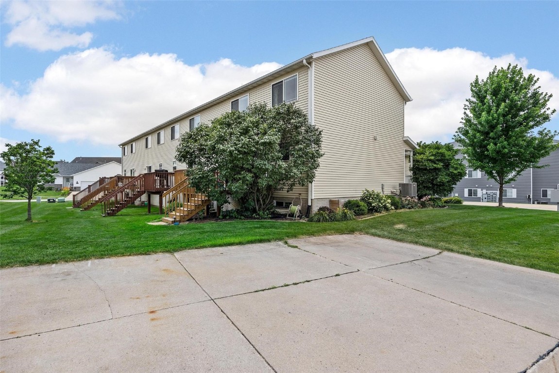 658 Secretariat Lane Fairfax IA 52228