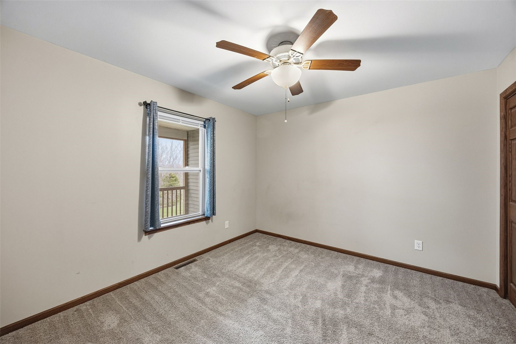 562 Meadow Oak Circle Fairfax IA 52228