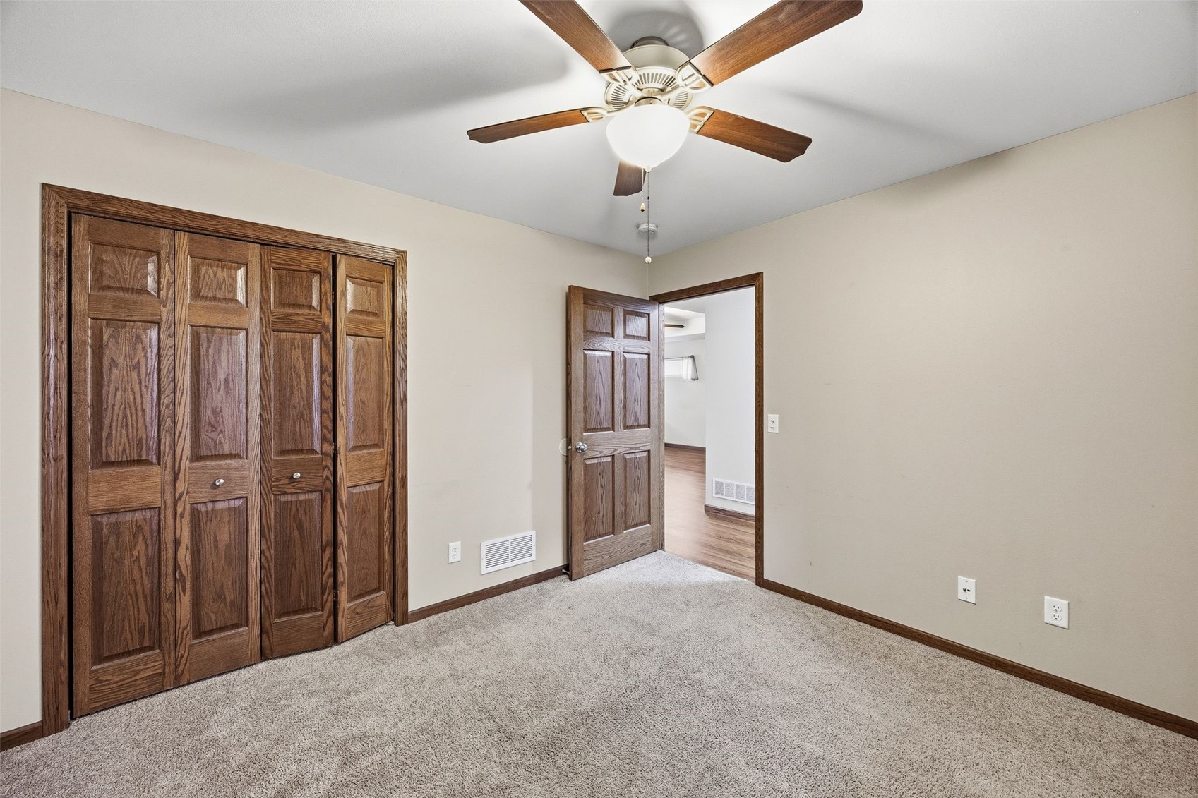 562 Meadow Oak Circle Fairfax IA 52228