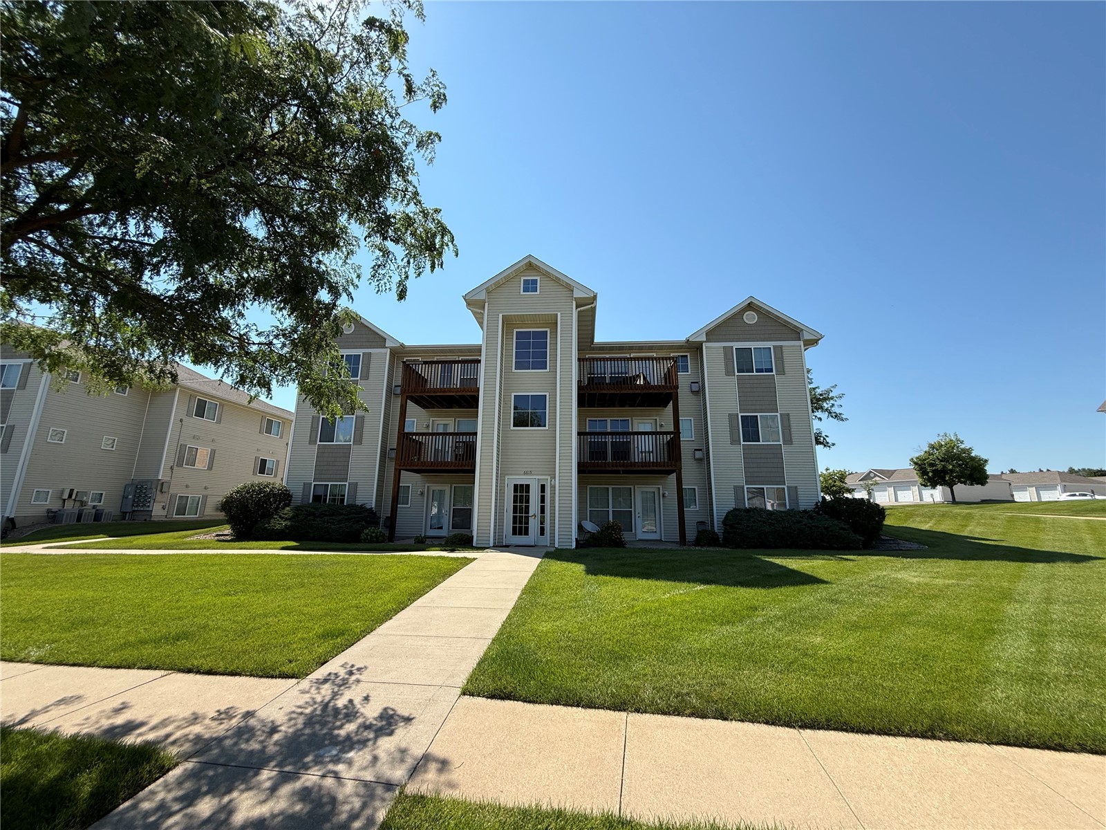 6615 Creekside Drive NE Cedar Rapids IA 52402