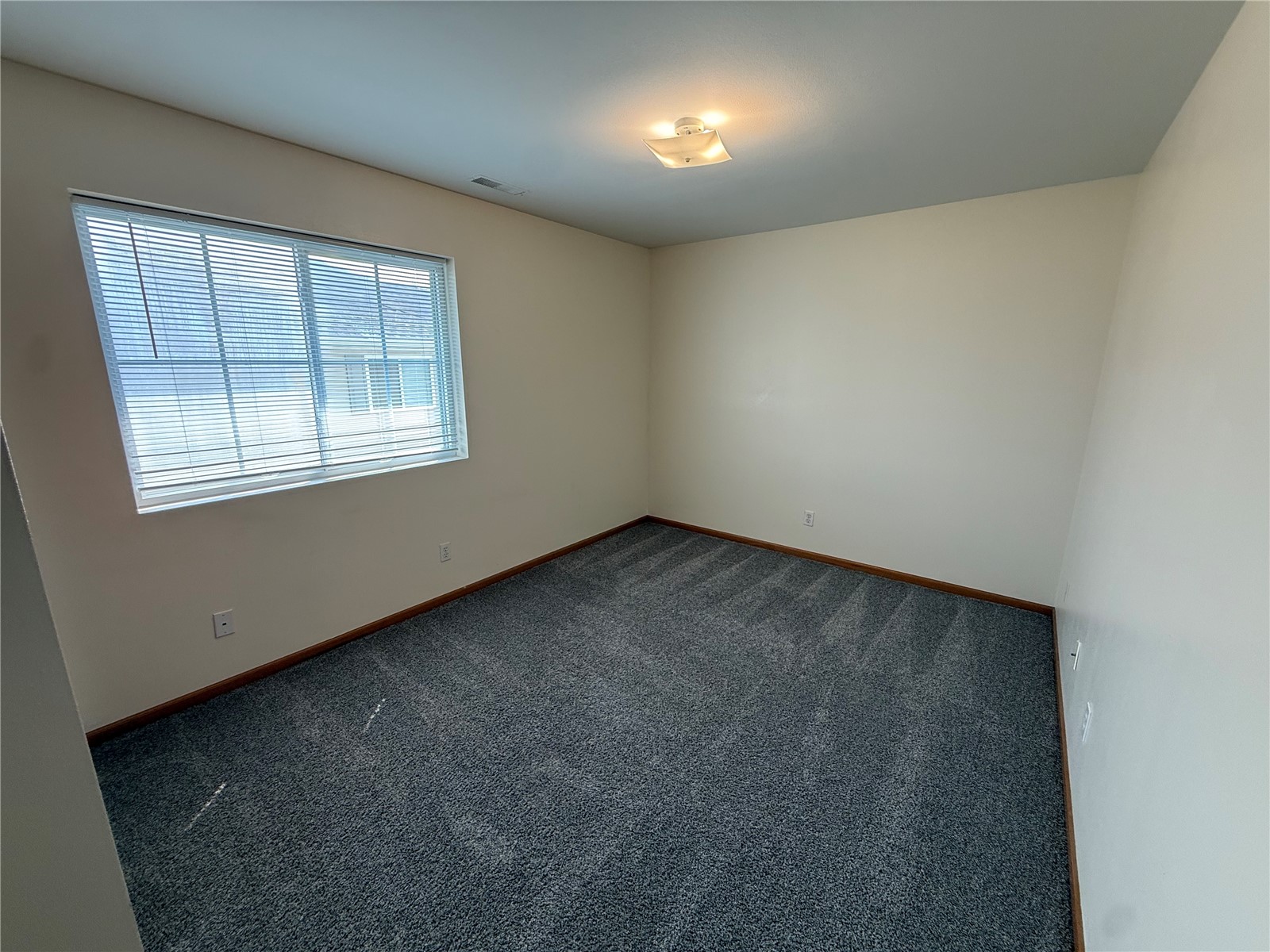 6615 Creekside Drive NE Cedar Rapids IA 52402
