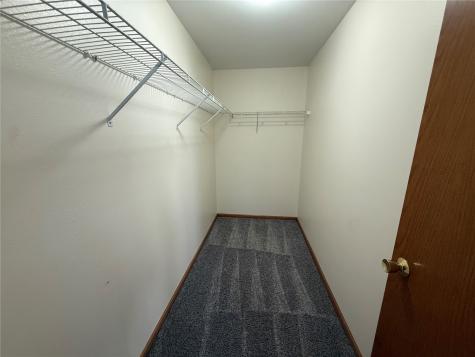 6615 Creekside Drive NE Cedar Rapids IA 52402