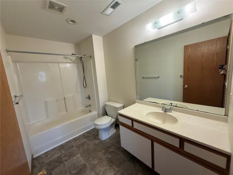 6615 Creekside Drive NE Cedar Rapids IA 52402